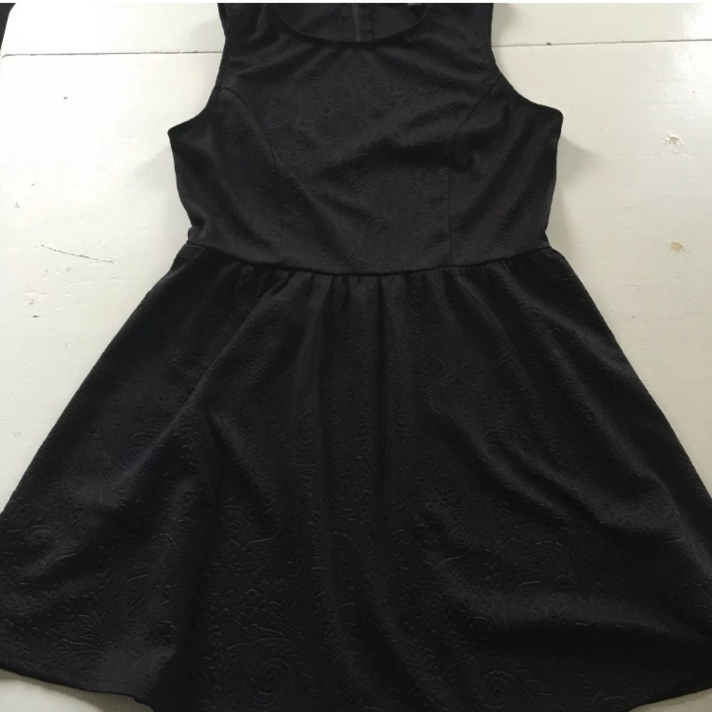 Forever 21 Black Paisley Textured Sleeveless Dress